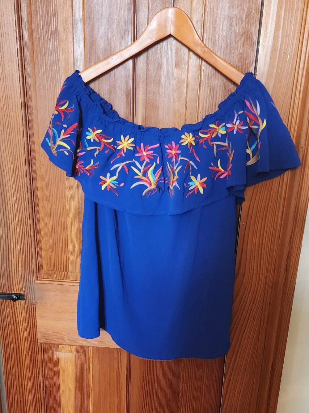 Off-Shoulder Top with Vibrant Embroidery. XL
